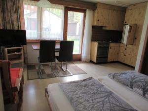 FREE Bus Winter Haus Loree