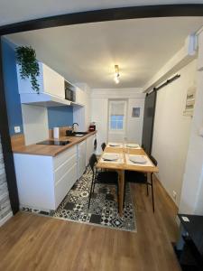 Appartements Magnifique studio hyper centre plage et commerce (capacite 4 personnes) : photos des chambres