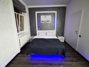 Яркая история