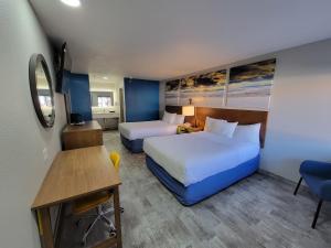 Queen Room with Two Queen Beds - Non-Smoking room in Days Inn by Wyndham Ruidoso Downs