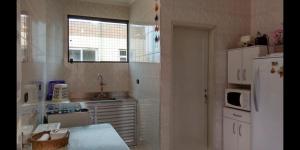 Apartamento ( Kitão ) Frente pro Mar, Vila Caiçara, Praia Grande.