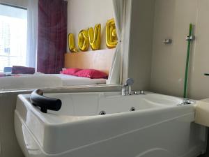 Private Jacuzzi Staycation at KL City 921