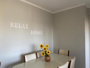 Apartamento 3 Dormitórios Praia Enseada Guarujá, Piscina, Vista ao fundo e sol da manhã!.