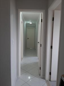 Apartamento 3 Dormitórios Praia Enseada Guarujá, Piscina, Vista ao fundo e sol da manhã!.