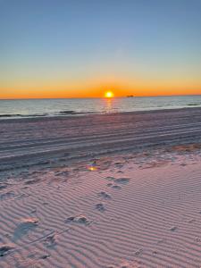 House 3 blocks to the beach