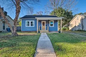 Central Cottage with Grill, 1 Mi to Cajun Field - Rayne