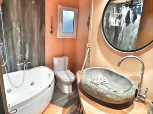 Style and Comfort 8 min from Acropolis Museum by YHA