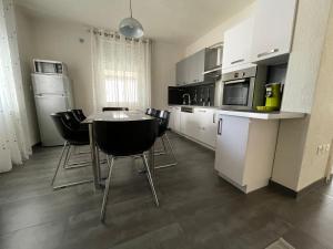 Appartement Bes,, Chaleureux et confortable avec entrée indépendante