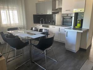 Appartement Bes,, Chaleureux et confortable avec entrée indépendante