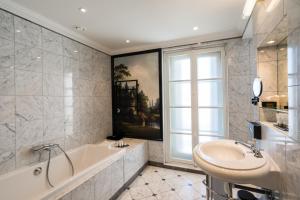Hotels Aigle Noir Fontainebleau MGallery : Suite Junior Lit King-Size - Vue sur Cour