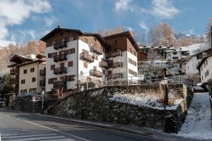 HelloChalet - Maison Mont Fleury- newly refurbished 50 mt center and ski bus stop