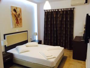 Superior Double or Twin Room with Garden View room in Prassino Nissi