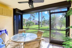 Cozy condo with pool, grills and close to food/shops - Ubytování bez kategorie ve městě Marco Island