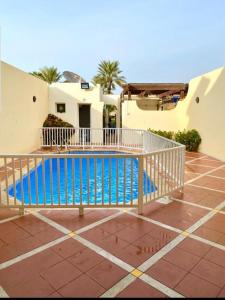 فيلا بمسبح خاص درة العروس