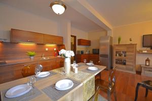 Apartamenty Bryza - Family Home - Parking - Komandorska 3E-3G