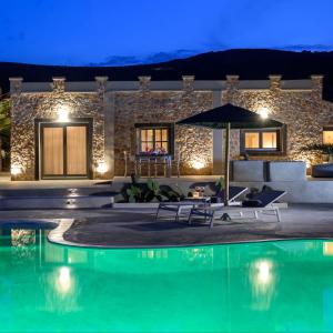 Villa Beltramo Santorini 2 bedroom private pool villa