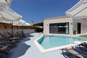 Villa Chnaris - Private Pool and Sauna