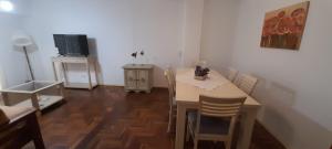 PRECIOSO dpto p8, super céntrico estacionamiento gratis