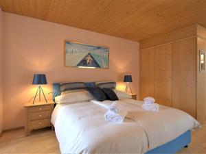 Apartment Chesa Maurus A5 by Interhome