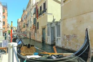 Santi Apostoli Home by Halldis