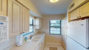 Prime Location I Free Beach Access Directly Across The Street