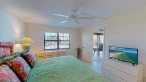 Prime Location I Free Beach Access Directly Across The Street