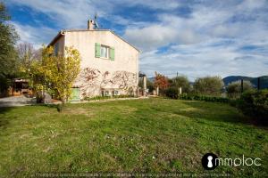 Maisons de vacances 4 bedroom house with air conditioning and garden : Maison de Vacances