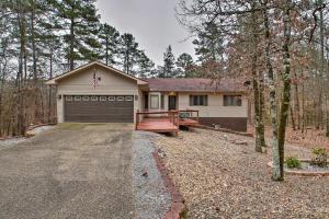 15 Mi to Hot Springs Natl Park Home with Fire Pit!
