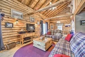 Pet-Friendly New York Cabin with Hot Tub and Game Room