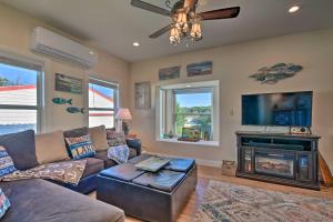 Steps to Lake! Charming Cabin Pool Access and Decks