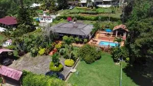 Hermosa Finca "Rancho 4Js" - Pavas