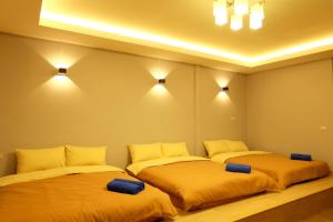 Ponly Pool Villa Huahin 4 Bedroom With BBQ Facilities & Karaoke For 8-25 Pax