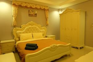 Ponly Pool Villa Huahin 4 Bedroom With BBQ Facilities & Karaoke For 8-25 Pax