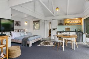 Apollo Bay Beach Hut ~ Wifi ~ Opposite The Ocean