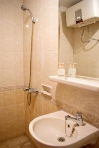 Majesty Homey 2BR Apartment