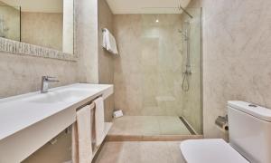 Double or Twin Room with Front Sea View and Balcony room in Hoposa Daina