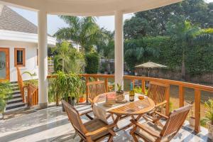 StayVista at The Willowfield with BBQ Grill & Bonfire