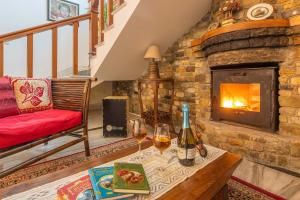 StayVista at The Willowfield with BBQ Grill & Bonfire