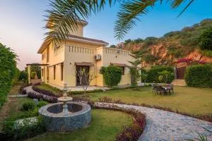 StayVista at Bliss In The Woods w Outdoor Pool - Gurgaon - Pīrthala