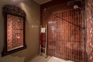 B&B / Chambres d'hotes Carcassonne Bed and Breakfast du Palais : Chambre Lit King-Size avec Balcon