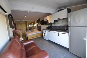 Studio Naturiste CAPTIVE Héliopolis FG 13