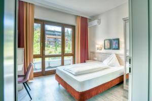 Single Room with Balcony room in Hotel Parks