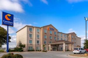 Comfort Inn & Suites Selma nea..