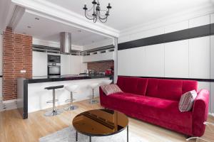 Old Town Grey Apartment by BookingHost