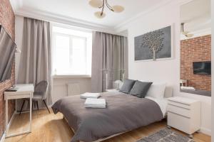 Old Town Grey Apartment by BookingHost