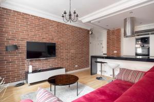 Old Town Grey Apartment by BookingHost