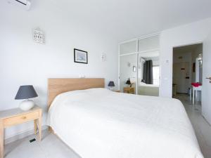 Charming apartment at Meia Praia #1866