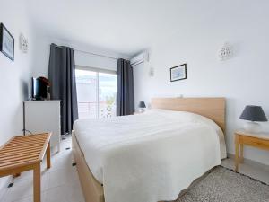 Charming apartment at Meia Praia #1866