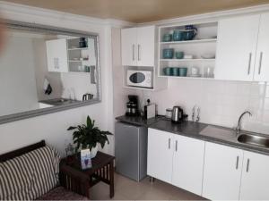 Bachelor cottage STRICTLY HALAAL Garlandale Rondebosch East