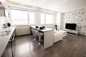 Great Apartment Blck&Wht near center & own parking - 瓦尔卡